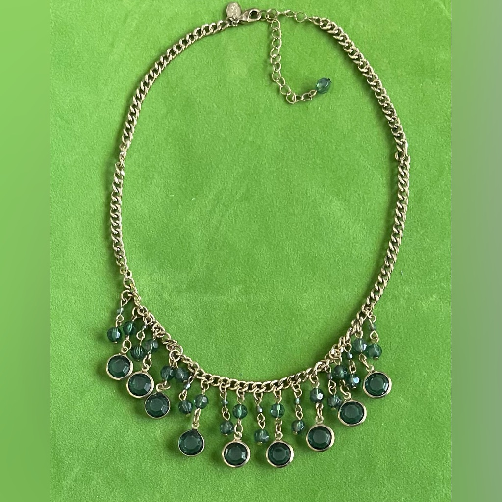 2028 Necklace In Gold With Layered Peridot Green Crystals 10 New 40$